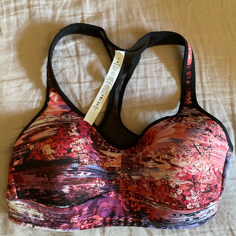 Lululemon sports bra